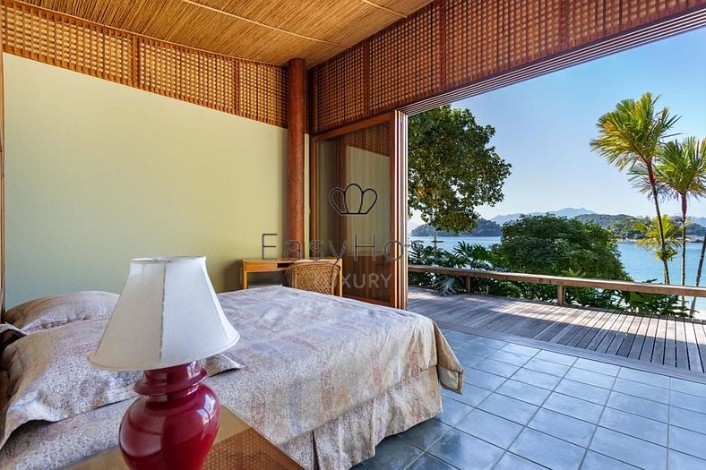 Luxury house rental in Angra dos Reis with pool and beach -