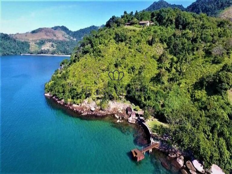 Terreno beira mar à venda em Angra dos Reis com imóvel de 03